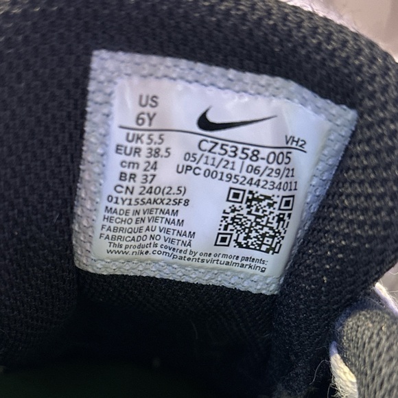 Shoes kids 6 but first womens 7.5 or 8 - Picture 3 of 3